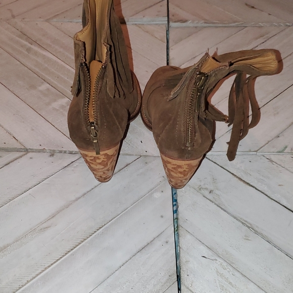 Uppercase (Sylvia) Size 7 Olive Green Suede - Picture 7 of 11